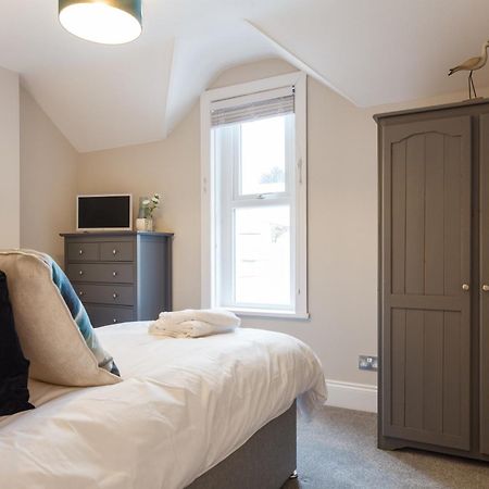 דירות בורנמות' Stylish Town Centre House - 300Mbps, Parking & Sunny Decking מראה חיצוני תמונה