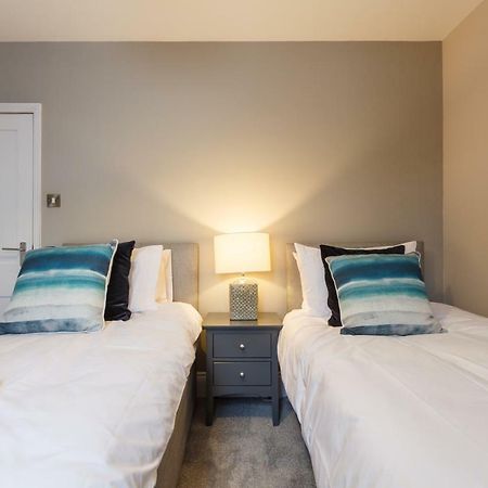 דירות בורנמות' Stylish Town Centre House - 300Mbps, Parking & Sunny Decking מראה חיצוני תמונה