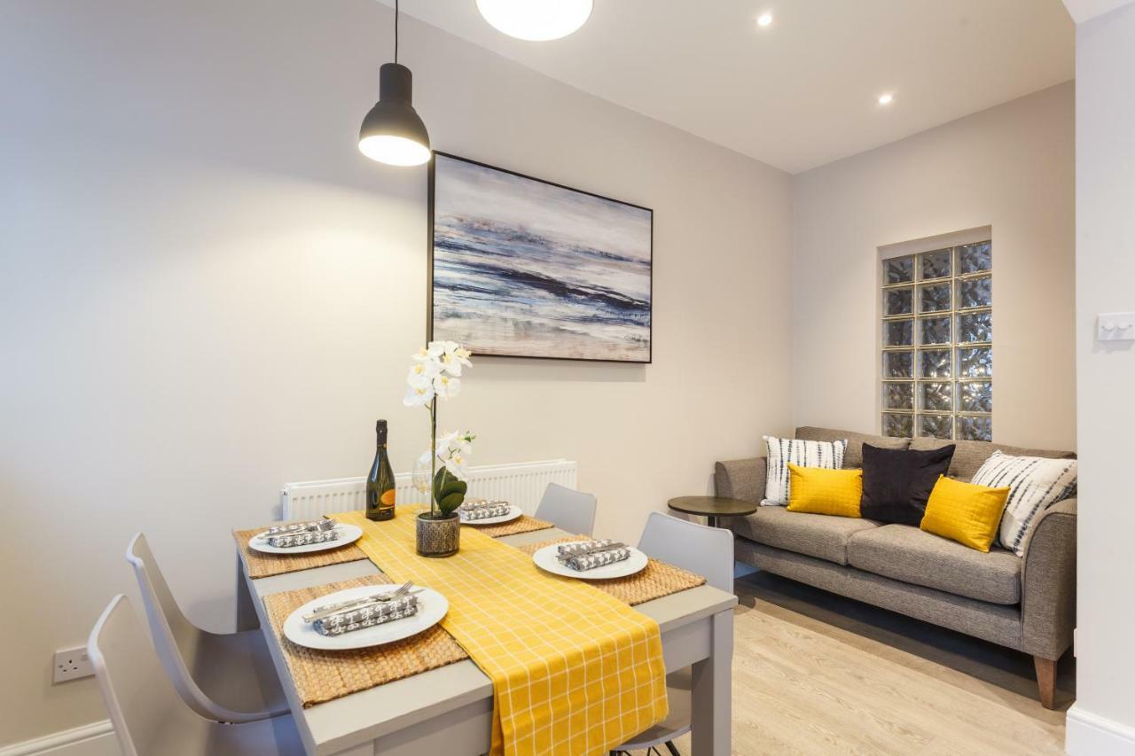 דירות בורנמות' Stylish Town Centre House - 300Mbps, Parking & Sunny Decking מראה חיצוני תמונה