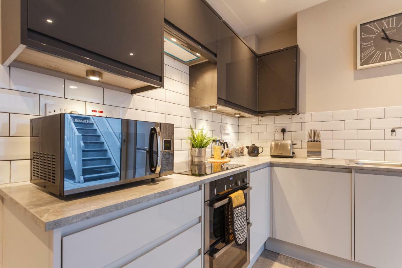דירות בורנמות' Stylish Town Centre House - 300Mbps, Parking & Sunny Decking מראה חיצוני תמונה
