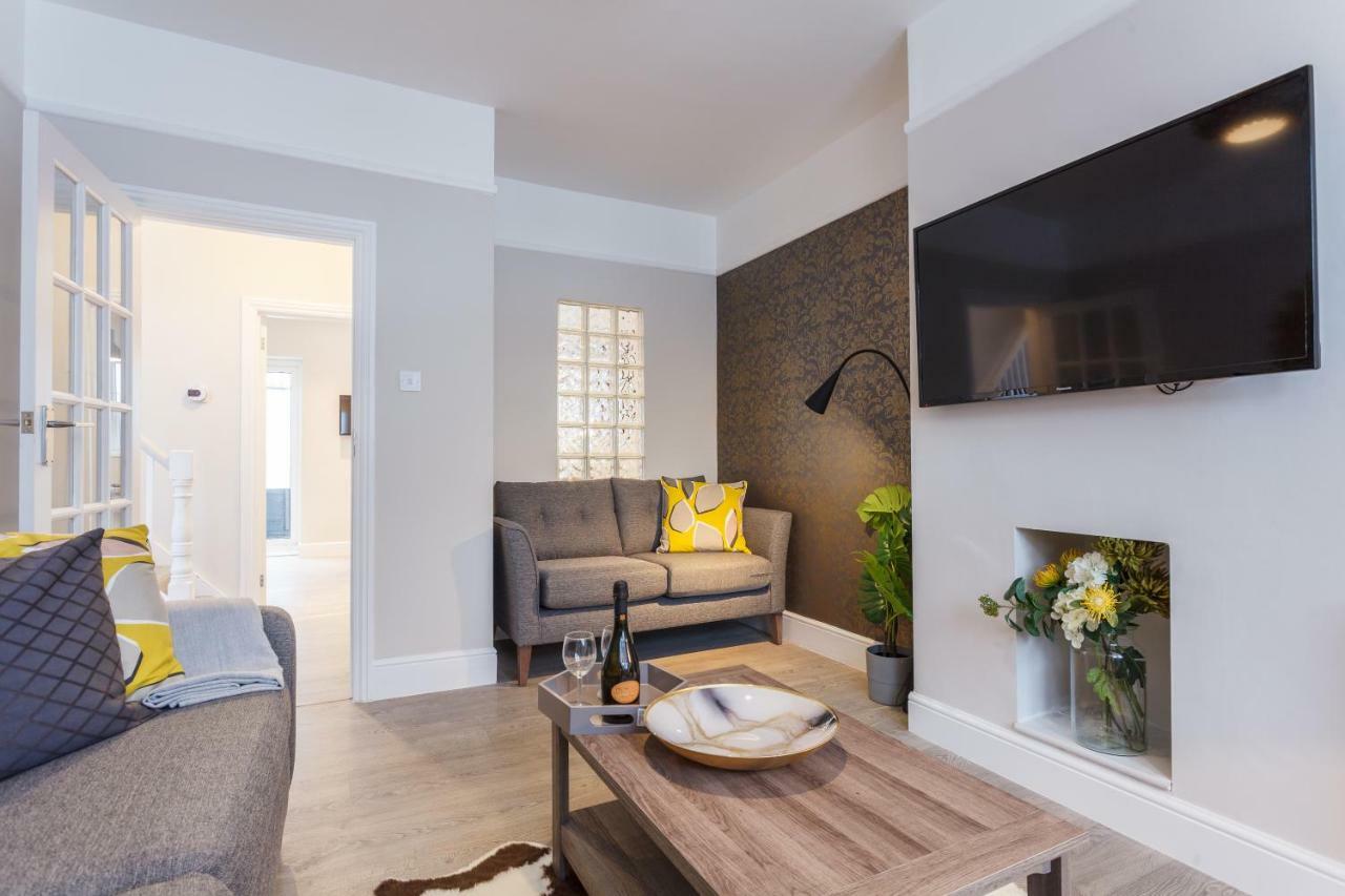 דירות בורנמות' Stylish Town Centre House - 300Mbps, Parking & Sunny Decking מראה חיצוני תמונה