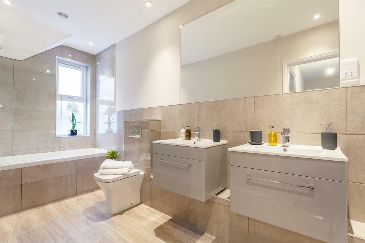 דירות בורנמות' Stylish Town Centre House - 300Mbps, Parking & Sunny Decking מראה חיצוני תמונה