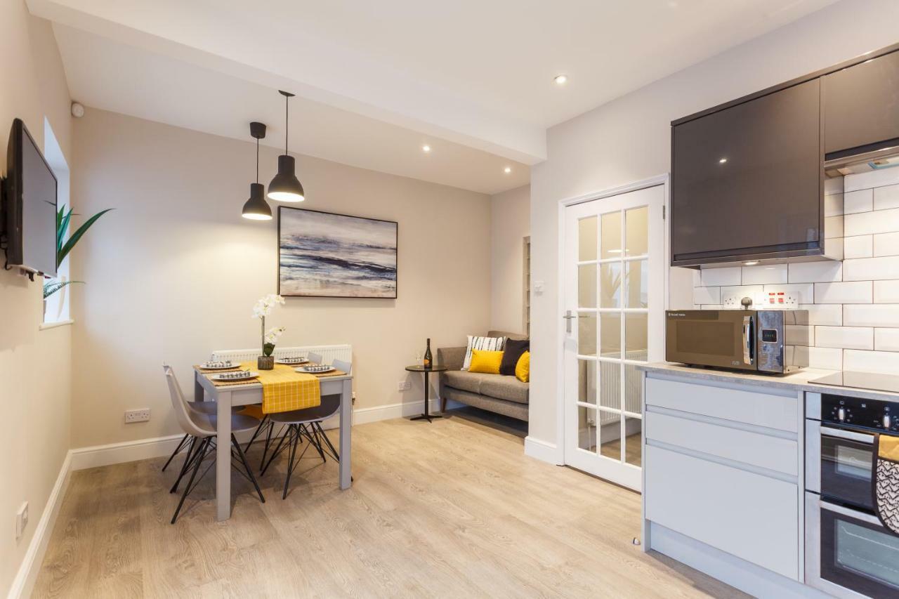 דירות בורנמות' Stylish Town Centre House - 300Mbps, Parking & Sunny Decking מראה חיצוני תמונה