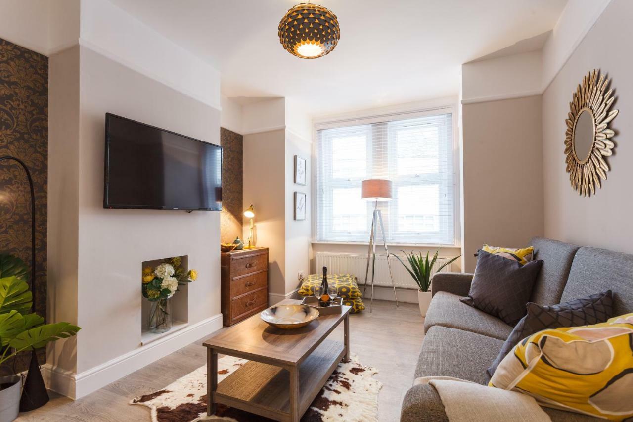 דירות בורנמות' Stylish Town Centre House - 300Mbps, Parking & Sunny Decking מראה חיצוני תמונה
