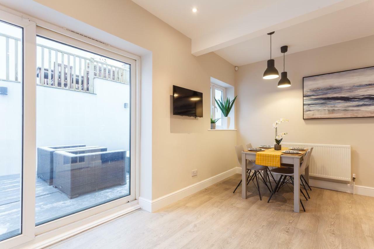 דירות בורנמות' Stylish Town Centre House - 300Mbps, Parking & Sunny Decking מראה חיצוני תמונה