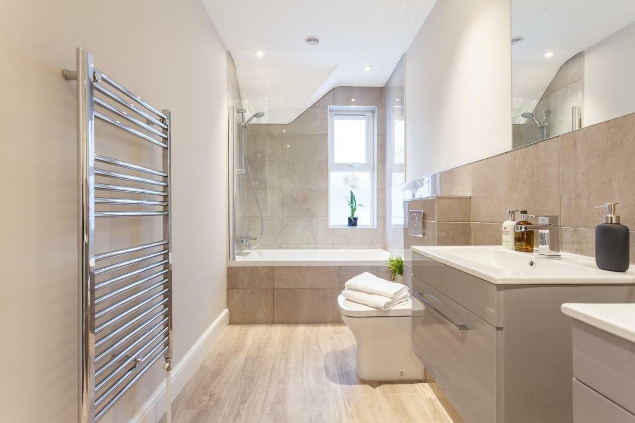 דירות בורנמות' Stylish Town Centre House - 300Mbps, Parking & Sunny Decking מראה חיצוני תמונה
